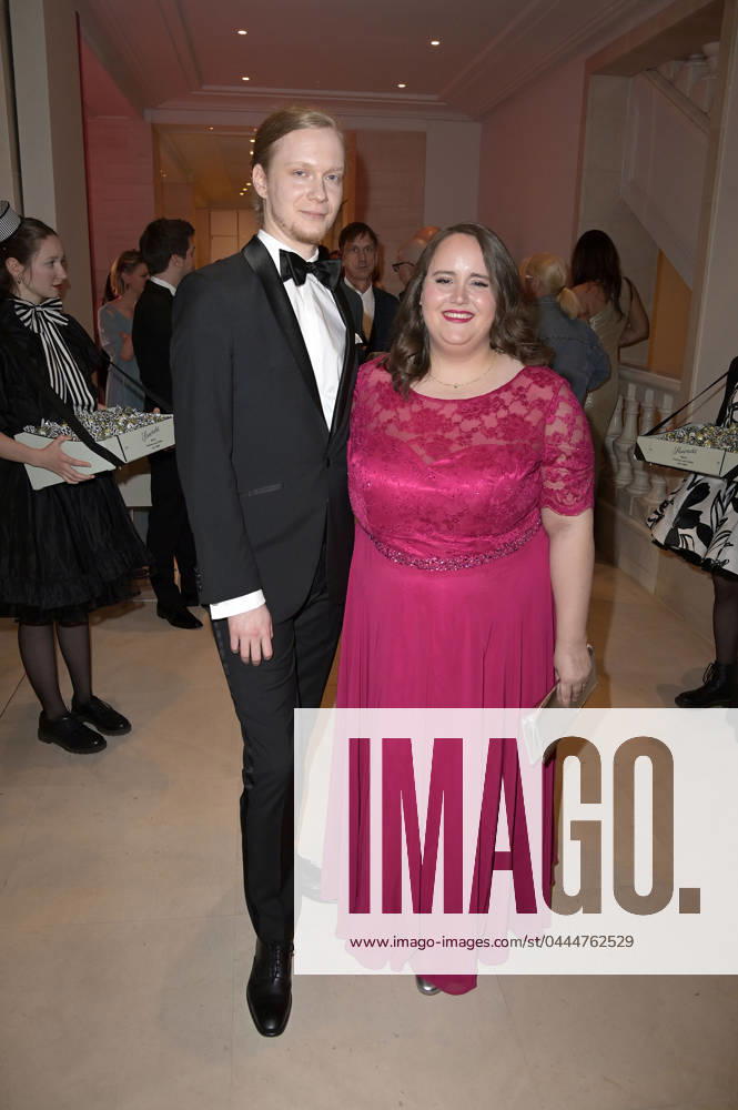Ricarda Lang mit Partner Florian Wilsch beim 71. Bundespresseball 2024 im Hotel Adlon Kempinski. Berlin