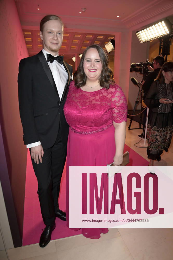 Ricarda Lang mit Partner Florian Wilsch beim 71. Bundespresseball 2024 im Hotel Adlon Kempinski. Berlin
