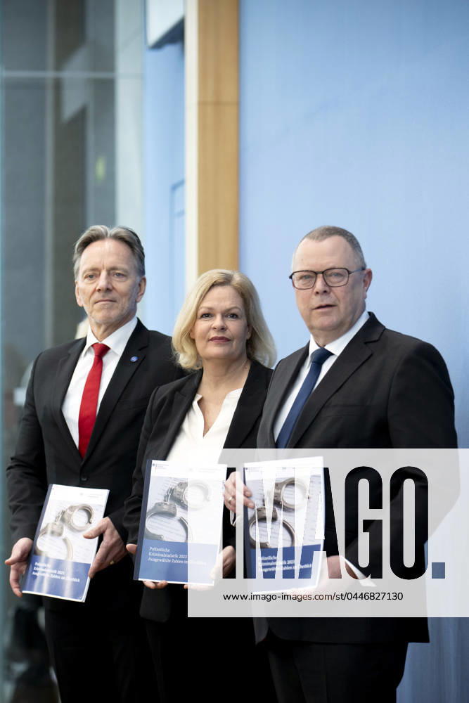 Muench, Faeser, Stuebgen - Kriminalstatistik DEU, Deutschland, Germany, Berlin, 09.04.2024 Holger Muench , Praesident des Bundeskriminalamtes BKA , Nancy Faeser , Bundesinnenministerin SPD , und Michael Stuebgen , Vorsitzender der innenministerkonferenz und Innenminister des Landes Brandenburg (v.l.n.r.) waehrend der Bundespressekonferenz zum Thema Polizeiliche Kriminalstatistik 2023 in Berlin Deutschland Münch Stübgen en: Holger Muench , President of the Federal Criminal Police Office BKA, Nancy Faeser , German Interior Minister SPD , and Michael Stuebgen , Interior Minister of the State of Brandenburg (f.l.t.r.) during the federal press conference on the national crime statistics for 2023 in Berlin Germany Stübgen