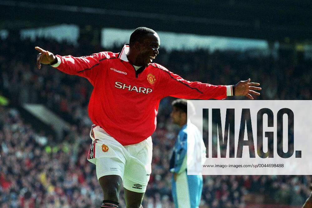 Dwight Yorke Celes His Goal Manchester United, ManU V Coventry 14 September 1998