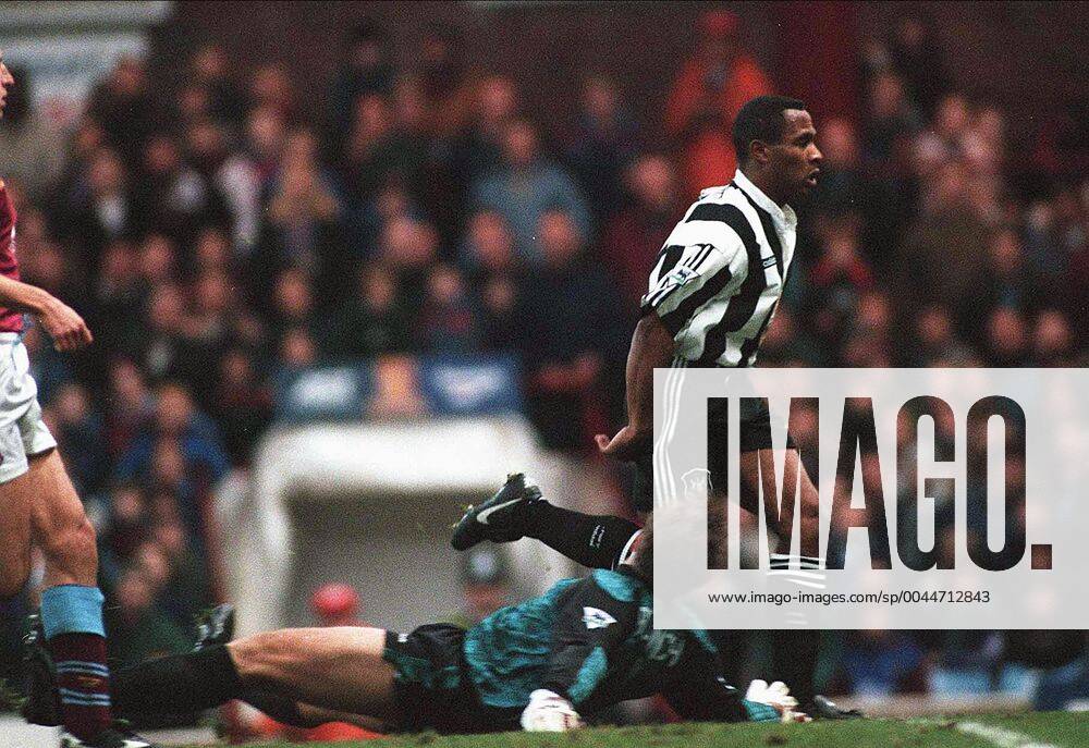 Les Ferdinand & Mark Bosnich aston Villa V Newcastle United aston Villa V Newcastle United