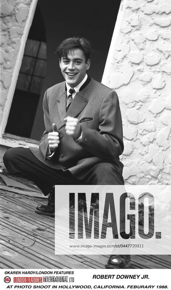 2001 ROBERT DOWNEY JR. AT PHOTO SHOOT IN HOLLYWOOD, CALIFORNIA. FEBURARY 1988. 2001 ROBERT DOWNEY JR. AT PHOTO SHOOT IN HOLLYWOOD, CALIFORNIA. FEBURARY 1988. ,