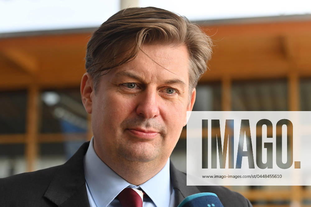 Nach Spionage-Vorwuerfen: Haftbefehl gegen Mitarbeiter von AfD-Spitzenkandidat Krah. ARCHIVFOTO:Maximilian KRAH, Einzelbild,angeschnittenes Einzelmotiv,Portraet,Portrait,Portr?Êt. 14.Bundesparteitag der AfD Alternative fuer Deutschland am 28.07.2023 in der Messe Magdeburg