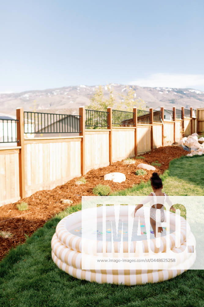 Toddler Girl in Backyard Pool Verdi, Nevada, United States CR_SADR240423-1358548-01 ,model released, Symbolfoto