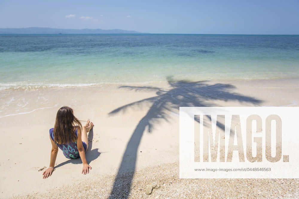 Woman resting on beach at sunny day model released, Symbolfoto, IKF01773