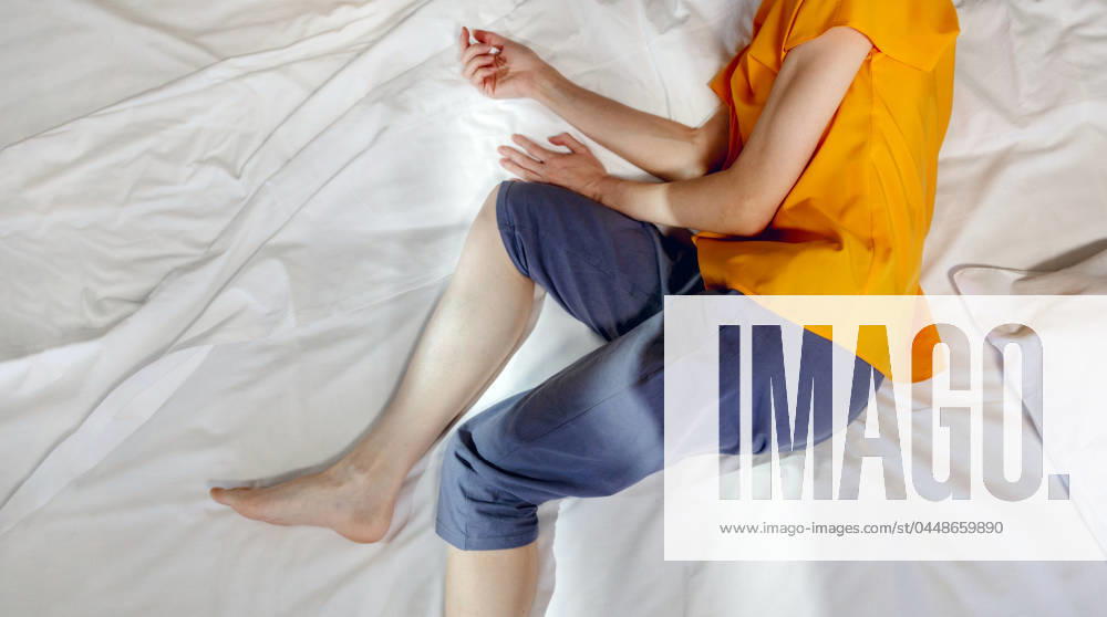Woman sleeping on bed at home model released, Symbolfoto, MBLF00386