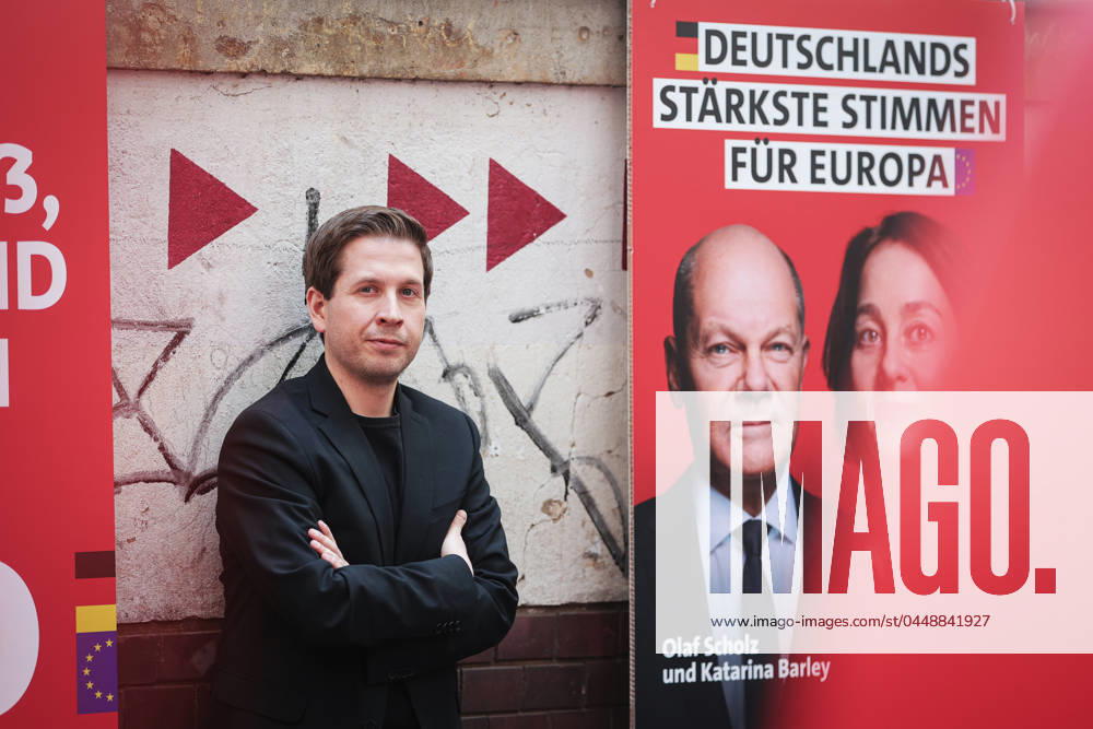 Kevin Kühnert, Generalsekretär der SPD bei der Präsentation der Europawahl-Kampagne der SPD, 25.4.2024, Filmrauschpalast, Berlin, Deutschland