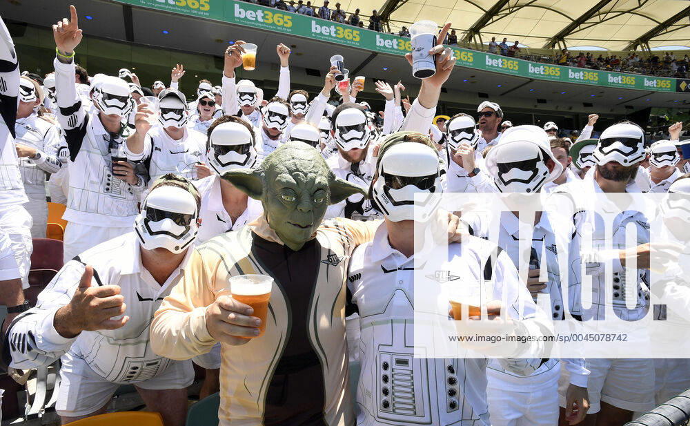 Bilder des Jahres 2019, Sport 11 November CRICKET AUSTRALIA PAKISTAN, Spectators The Gabba-Troopers are seen on day three of the first Test Match between Australia and Pakistan at the Gabba in Brisbane, Saturday, November 23, 2019. ( NO ARCHIVING, , NO USE IN BOOKS WITHOUT CONSENT BRISBANE QLD AUSTRALIA