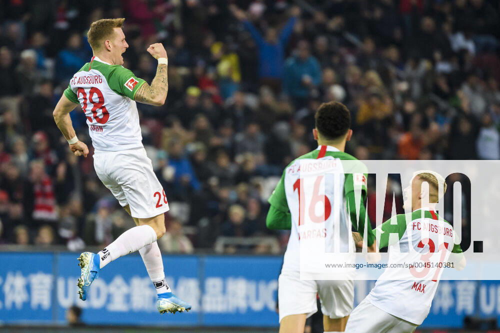 Bilder des Jahres 2019, Sport 11 November 24.11.2019, Fussball 1.Bundesliga, FC Augsburg - Hertha BSC Berlin, v.l. Torjubel, Goal celebration, celebrate the goal zum 3:0 durch Andre Hahn (FC Augsburg) Augsburg