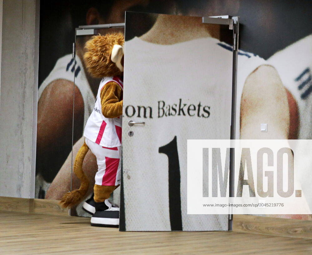 Bilder des Jahres 2019, Sport 11 November Maskottchen Bonni Telekom Baskets Bonn vor dem Spiel vs. ALBA Berlin , Hauptrunde 10. Spieltag