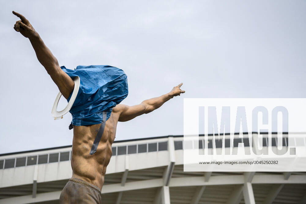 Bilder des Jahres 2019, Sport 11 November 191127 The statue of Zlatan Ibrahimovic has been vandalized after Zlatan Ibrahimovic invests in Stockholm club Hammarby on November 27, 2019 in Malmö. Photo: Petter Arvidson BILDBYRAN kod PA 92390 bbeng fotboll football soccer zlatan ibrahimovic staty statue