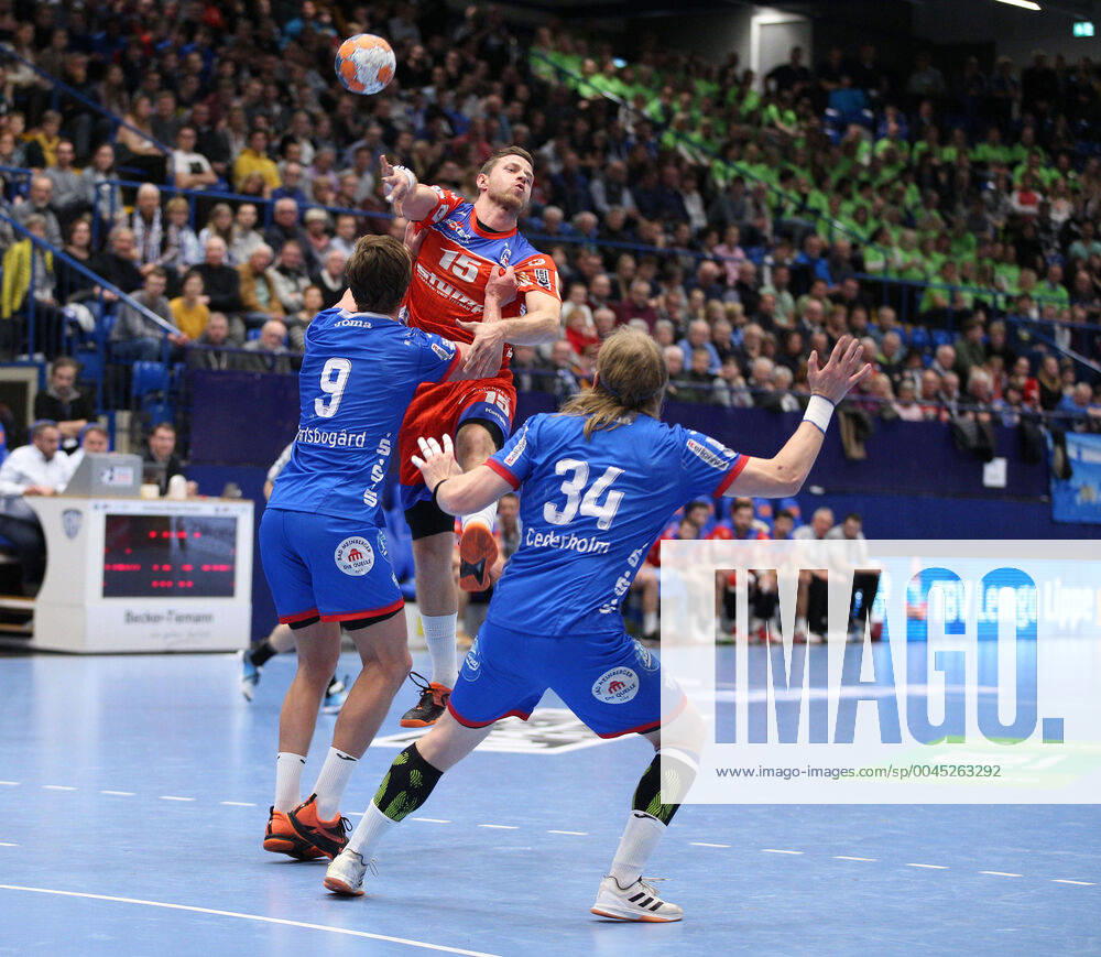 V.l. Jonathan Carlsbogard (TBV Lemgo Lippe 9), Martin Strobel (HBW Balingen-Weilstetten 15), Andreas Cederholm (TBV Lemgo Lippe 34) GER, Handball, 1. Bundesliga, TBV Lemgo Lippe gegen HBW Balingen-Weilstetten, 28.11.2019 Lemgo