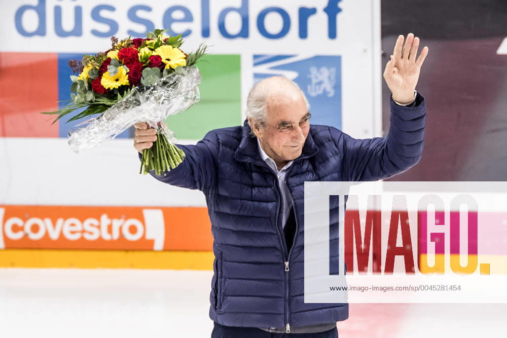 Bilder des Jahres 2019, Sport 11 November DEL; Duesseldorfer EG - Koelner Haie, 29.11.2019 Otto Schneitberger (ehemaliger Spieler der DEG) wird fuer sein Lebenswerk geehrt, DEL, Duesseldorfer EG - Koelner Haie, ISS Dome, Duesseldorf