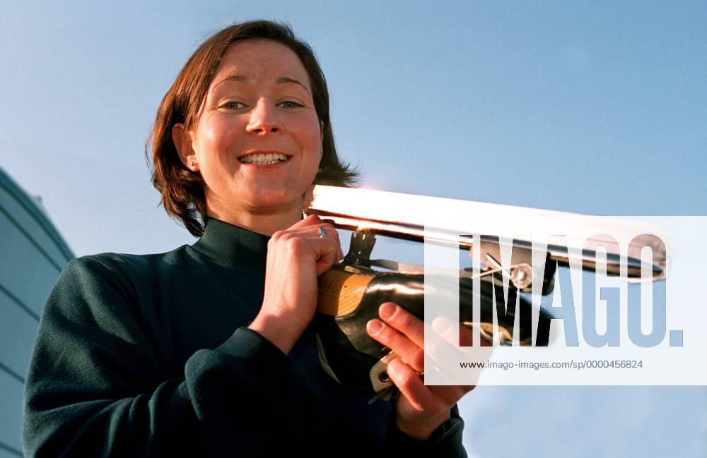 Claudia Pechstein (Deutschland) Eisschnellauf Damen Eisschnelllauf 2002, Eisschnellaufen, Eisschnelllaufen Shooting, Fotoshooting, Fototermin Einzelbild Sportforum Hohenschönhausen Berlin