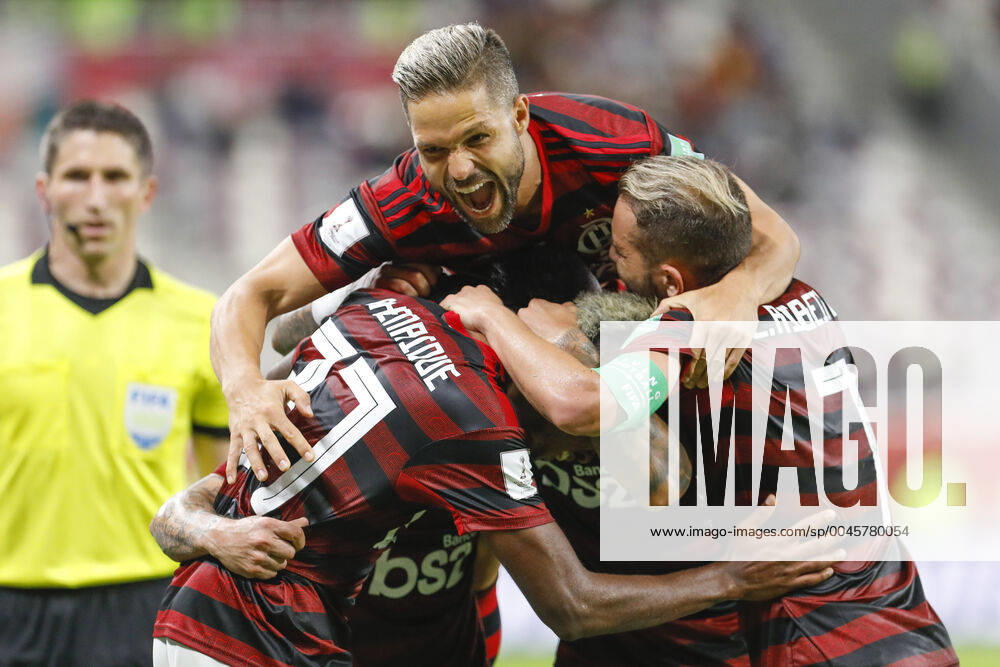KW51 Fußball, FIFA Klub-WM, Flamengo Rio de Janeiro - Al-Hilal Riad Players celebrate after Flamengo scoring a goal during the World Club Cup Semi Final between Flamengo of Brazil and Al Hilal of Saudi Arabia. The game was played at the Khalifa International Stadium in Doha, Qatar on 17 Dec 2019. Flamengo v Al-Hilal, Football, FIFA Club World Cup Semi Final, Doha, Qatar