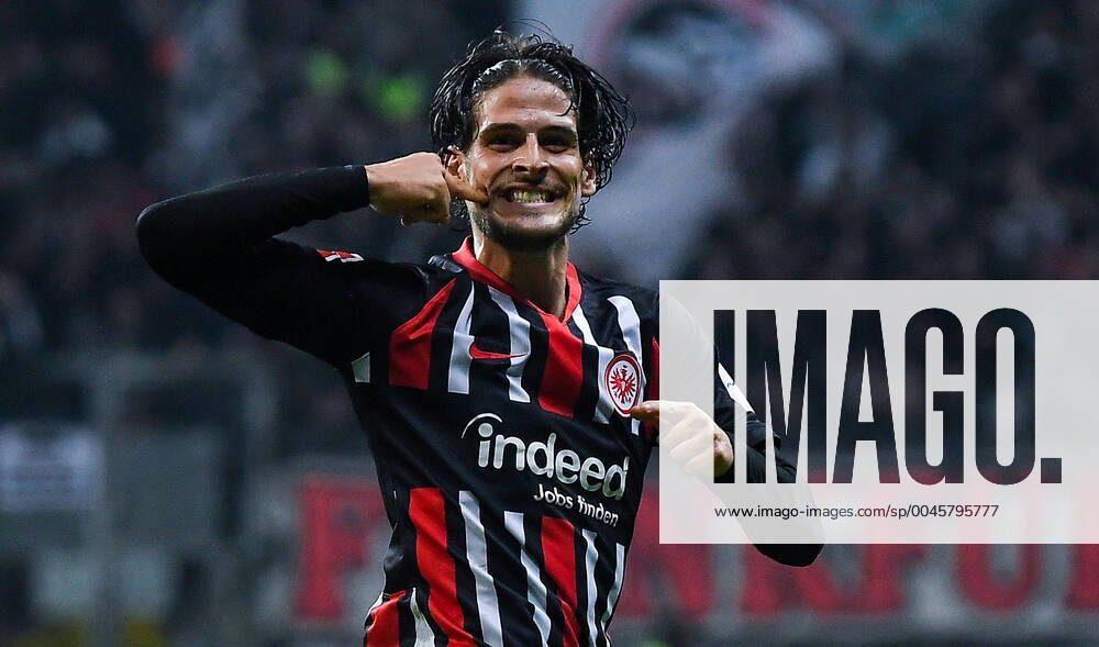 Fussball 1.Bundesliga, Eintracht Frankfurt - 1.FC Koeln v.l. celebrate the goal, Torjubel zum 2:0 fuer Frankfurt Torschuetze Goncalo Paciencia (Eintracht Frankfurt) Frankfurt
