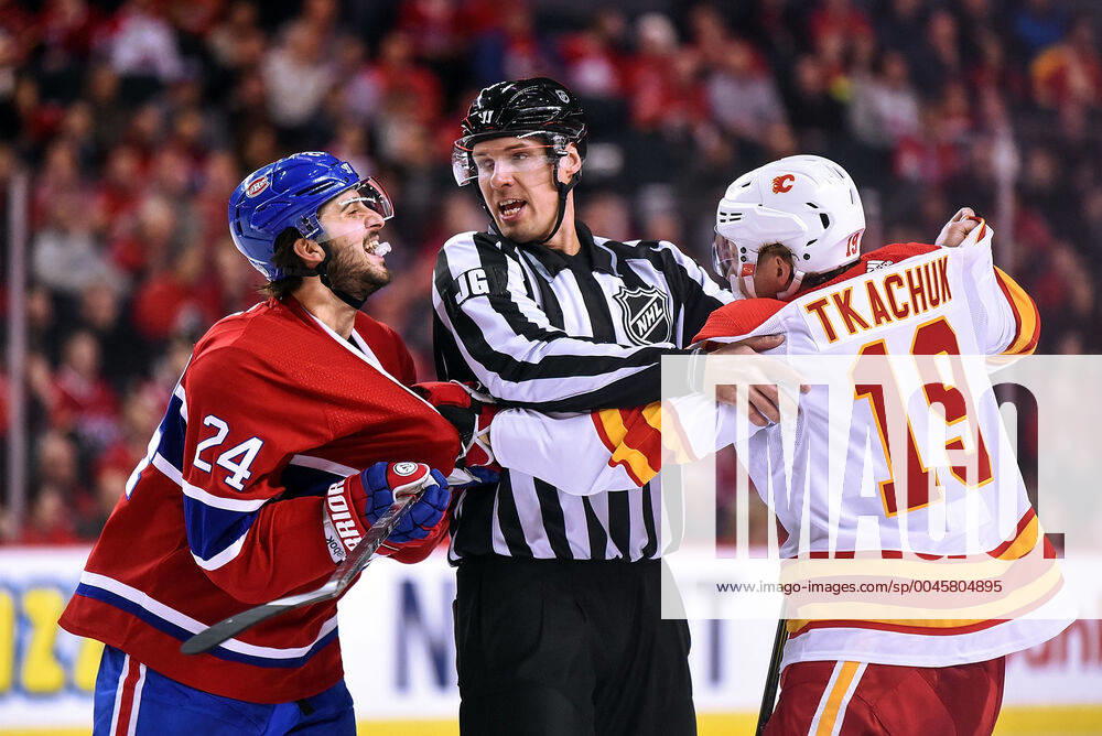 KW51 CALGARY, AB - DECEMBER 19: Montreal Canadiens Center Phillip Danault (24) and Calgary Flames Left Wing Matthew Tkachuk (19) are separated by a linesman during the third period of an NHL, Eishockey Herren, USA game where the Calgary Flames hosted the Montreal Canadiens on December 19, 2019, at the Scotiabank Saddledome in Calgary, AB. (Photo by Brett Holmes Icon Sportswire) NHL: DEC 19 Canadiens at Flames Icon191219037