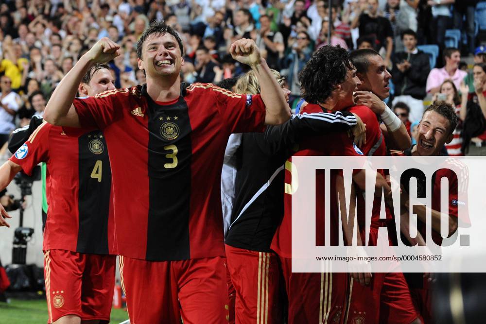 Torjubel Deutschland U21, v.re.: Fabian Johnson, Sandro Wagner, Mats Hummels und Sebastian Boenisch - Fußball EM Herren U21 EM 2009, U 21, Nationalmannschaft, Nationaltrikot Gruppe Finale Malmö Freude,