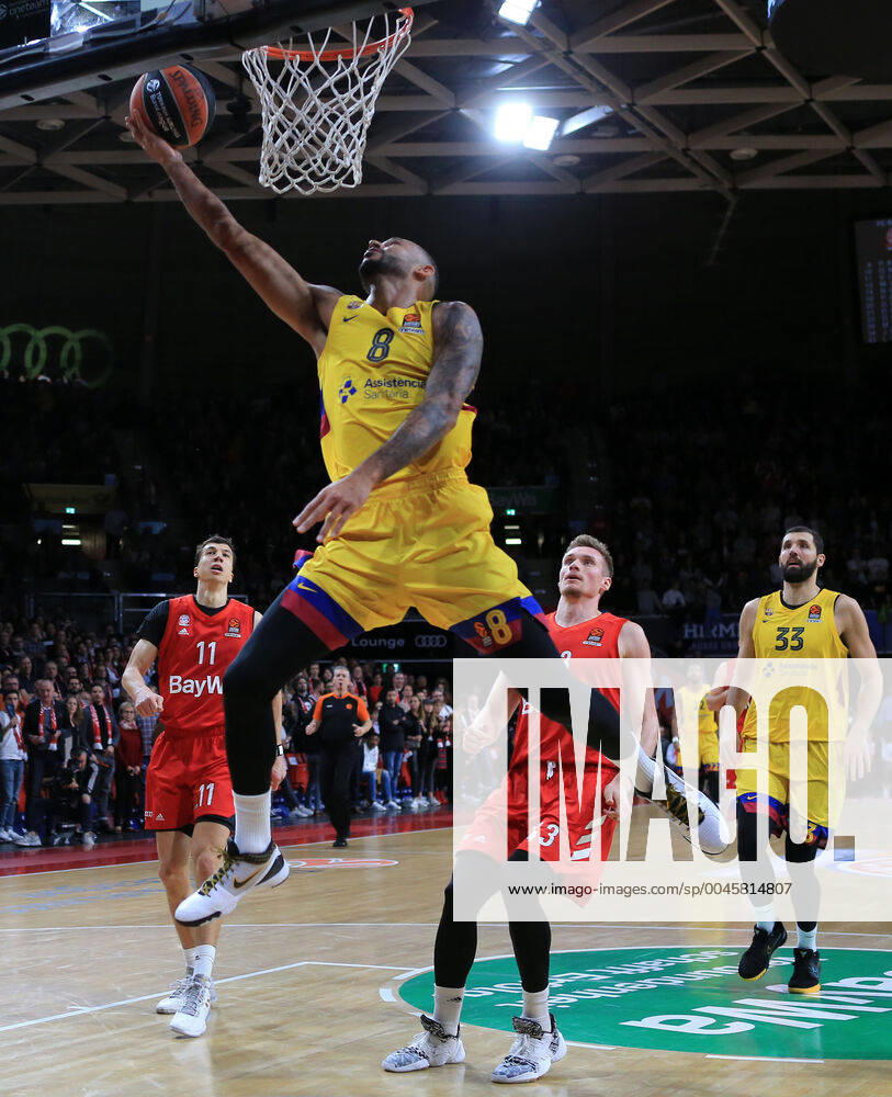 Euroleague Basketball, FC Bayern Basketball vs FC Barcelona, Barca Basketball, Basketball im Bild: Vladimir Lucic ( FC Bayern Basketball), Adan Hanga (FC Barcelona Basketball), Leon Radosevic ( FC Bayern Basketball), Nikola Mirotic (FC Barcelona Basketball)