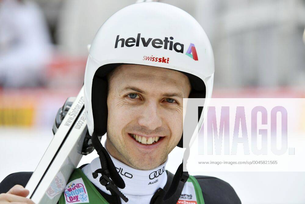 Engelberg Schweiz. FIS Weltcup Skispringen Probedurchgang . Im Bild : Simon Ammann (SUI Einzelbild Portraet Aktion