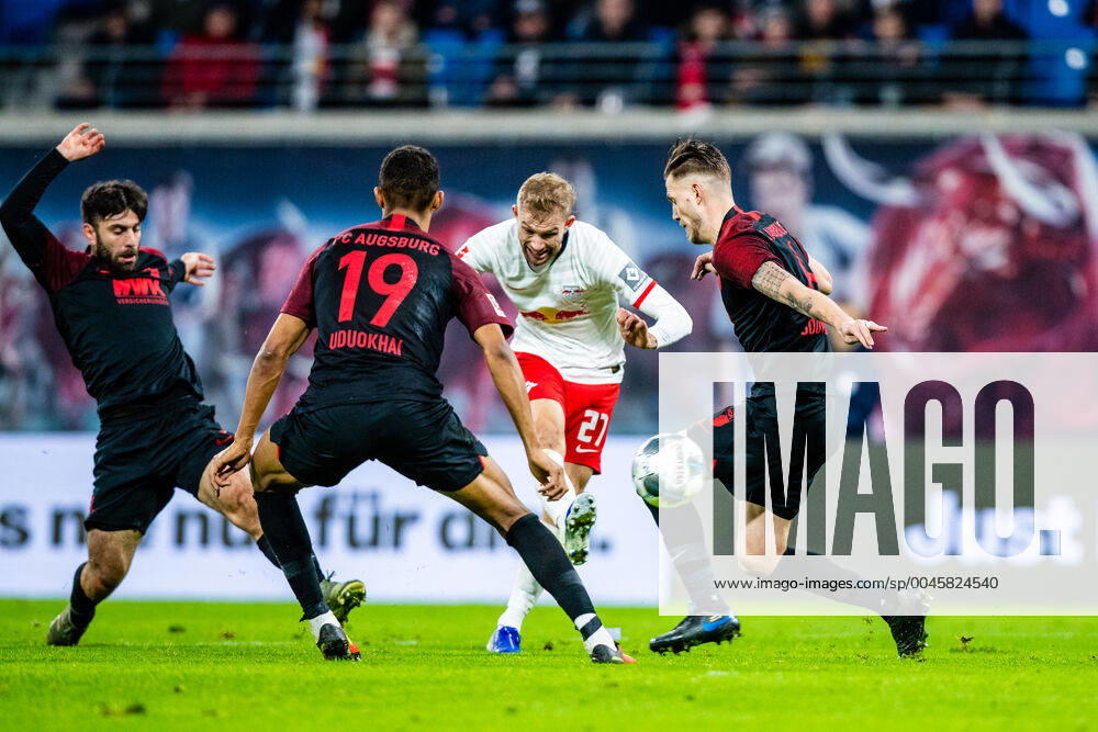 KW51 Konrad Laimer ( 27 RB Leipzig) zum 1:1 Tor, Felix Uduokhai ( 19 FC Augsburg), Jeffrey Gouweleeuw ( 6 FC Augsburg) waehrend der Saison 2019-2020 in der 1. Fussball Bundesliga (Herren) zwischen RB Leipzig und FC Augsburg in der Red Bull Arena am 21. December 2019 in Leipzig, Sachsen, Deutschland (DFL REGULATIONS PROHIBIT ANY USE OF PHOTOGRAPHS AS IMAGE SEQUENCES AND OR QUASI-VIDEO)