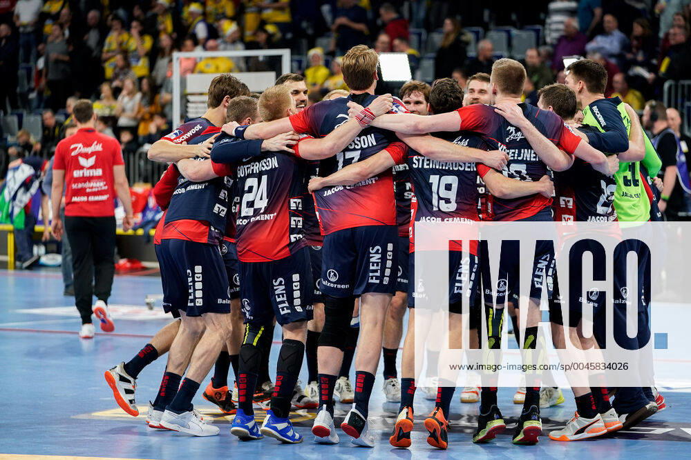 KW51 Spieler der SG Flensburg-Handewitt, Jubel nach dem Schlusspfiff, Sieg, Sieger, Gewinner, jubelt, jubeln, Freude, optimistisch, Highlight, Action, Aktion, 21.12.2019, Mannheim (Deutschland), Handball, Bundesliga, Rhein-Neckar Löwen - SG Flensburg-Handewitt