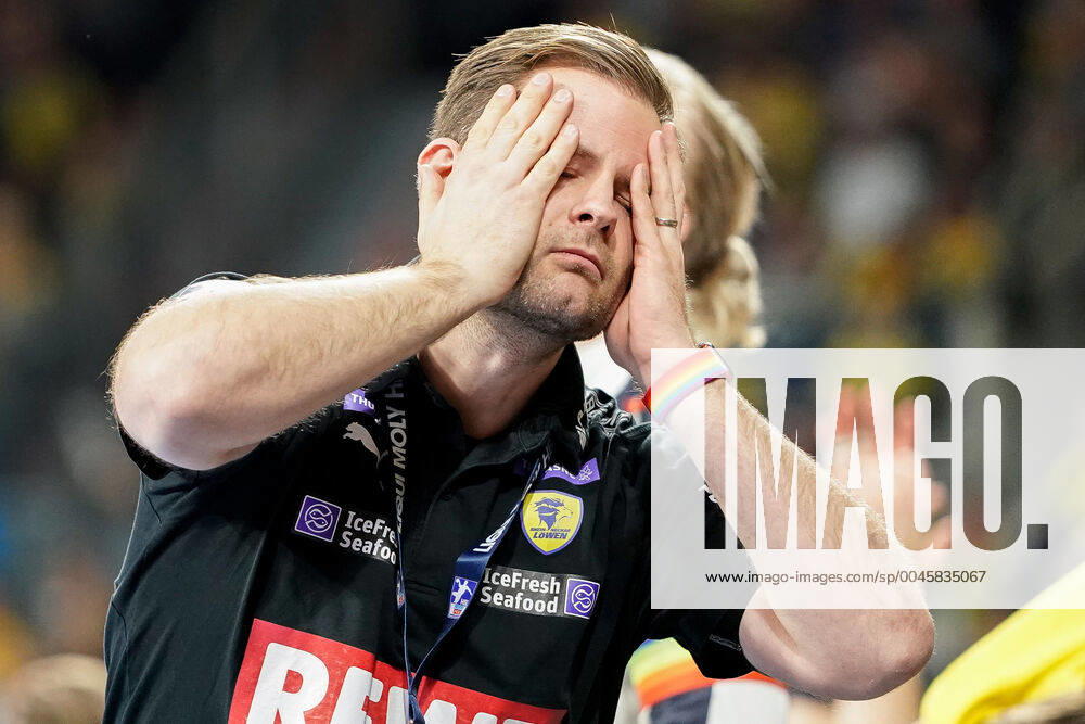 KW51 Kristjan Andresson (Trainer, Cheftrainer, RNL) kann es nicht fassen, Einzelbild, Aktion, Action, enttäuscht schauend, Enttäuschung, Frustration, disappointed, pessimistisch, 21.12.2019, Mannheim (Deutschland), Handball, Bundesliga, Rhein-Neckar Löwen - SG Flensburg-Handewitt