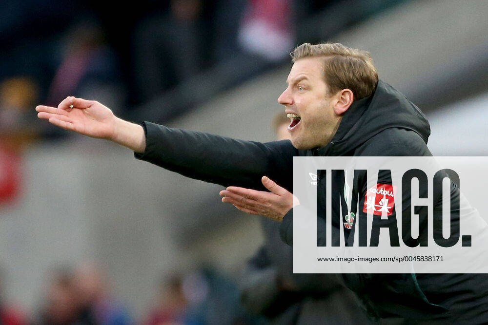 Fussball, Saison 2019 2020, Bundesliga, 17. Spieltag - 1. FC Köln - SV Werder Bremen Cheftrainer Florian Kohfeldt (SV Werder Bremen) DFL REGULATIONS PROHIBIT ANY USE OF PHOTOGRAPHS AS IMAGE SEQUENCES AND OR QUASI-VIDEO. Köln RheinEnergieSTADION NRW Deutschland xRHR-FOTO DEx