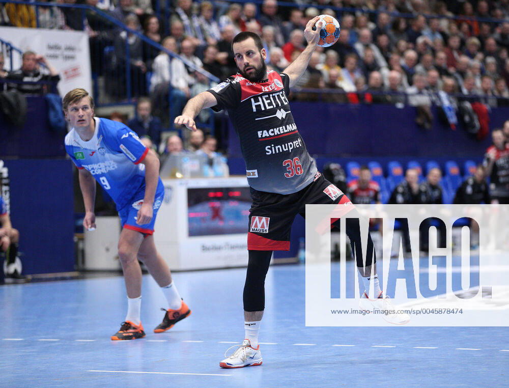 V.l. Jonathan Carlsbogard (TBV Lemgo Lippe 9), Florian von Gruchalla (HC Erlangen 36) GER, Handball, 1. Bundesliga, TBV Lemgo Lippe gegen HC Erlangen, 26.12.2019 Lemgo