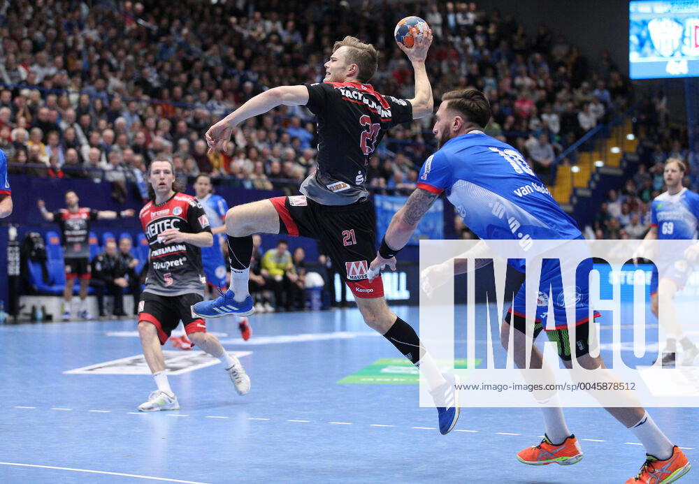 V.l. Christopher Bissel (HC Erlangen 21), Fabian van Olphen (TBV Lemgo Lippe 10) GER, Handball, 1. Bundesliga, TBV Lemgo Lippe gegen HC Erlangen, 26.12.2019 Lemgo