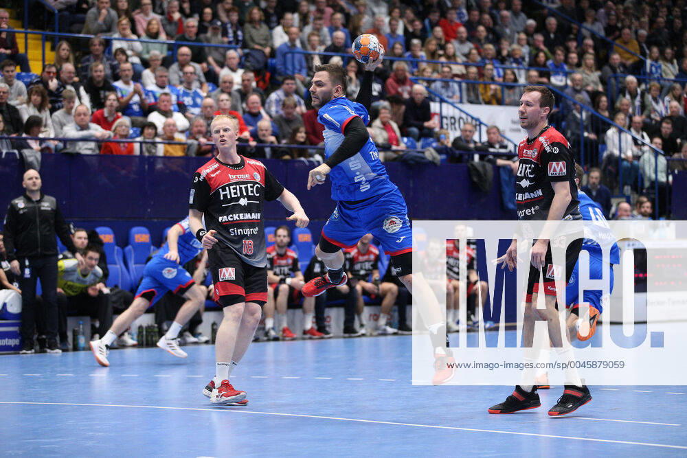 V.l. Sebastian Firnhaber (HC Erlangen 18), Christoph Theuerkauf (TBV Lemgo Lippe 13), Nikolai Link (HC Erlangen 33) GER, Handball, 1. Bundesliga, TBV Lemgo Lippe gegen HC Erlangen, 26.12.2019 Lemgo