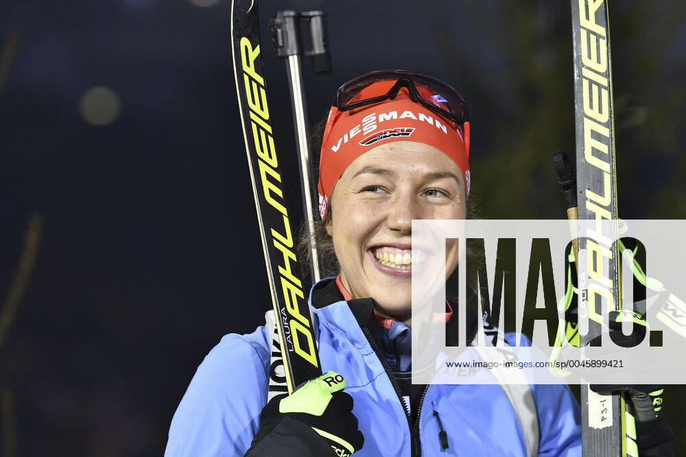 GER, JOKA Biathlon-WTC auf Schalke 28.12.2019, Veltins-Arena, Gelsenkirchen, GER, JOKA Biathlon-WTC auf Schalke, im Bild picture shows Laura Dahlmeier (GER) jubelt nach ihrem letzten Rennen