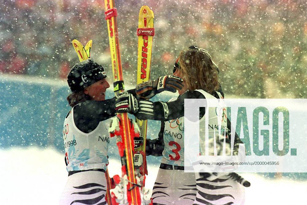 Dreifacher Triumph der deutschen Alpinen: Katja Seizinger gewinnt die Kombination vor Martina Ertl und Hilde Gerg Alpiner Skilauf OS Winter Damen Olympische Winterspiele, Spiele, Olympia, Olympiade, Kombinationsabfahrt, Ski alpin, Skisport Gruppe Happo one Hakuba Nagano Harmonie, Begeisterung, Freude, Kameradschaft,