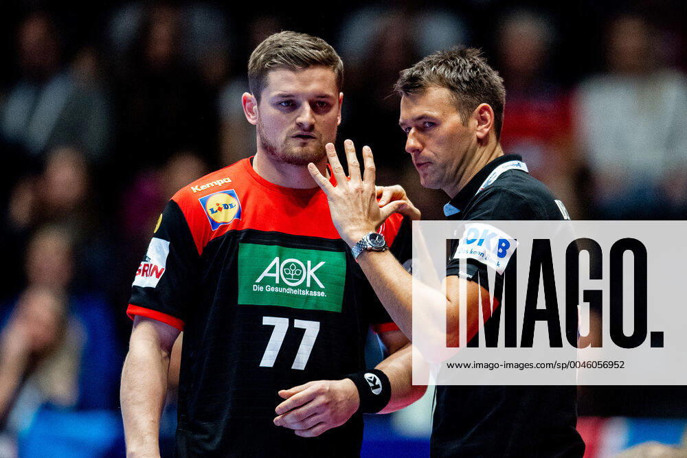 David Schmidt and Christian Prokop, head coach of Germany, during the EHF European Handball Championship match between Spain and Germany on January 11, 2020 in Trondheim. Photo: Vegard Wivestad Grott BILDBYRAN kod VG 170462 bbeng handball handball handboll handball-em 2020 european men?s handball championship 2020 em 2020 handbolls-em 2020 ehf euro 2020 spania spanien tyskland germany deutschland