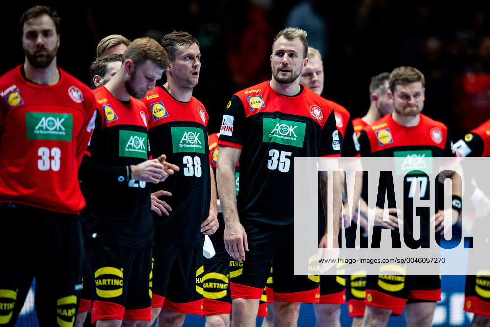 Julius Kühn and the players of Germany look dejected after the EHF European Handball Championship match between Spain and Germany on January 11, 2020 in Trondheim. Photo: Vegard Wivestad Grott BILDBYRAN kod VG 170462 bbeng handball handball handboll handball-em 2020 european men?s handball championship 2020 em 2020 handbolls-em 2020 ehf euro 2020 spania spanien tyskland germany deutschland depp