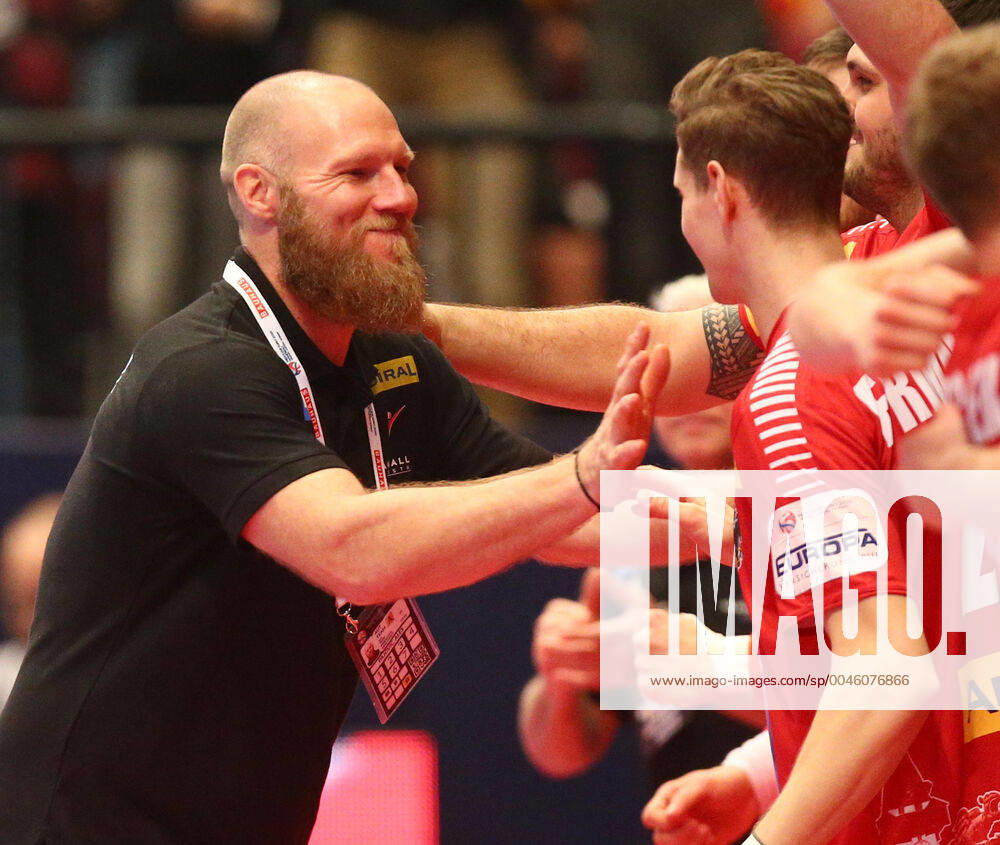 HANDBALL - EHF EURO 2020, AUT vs UKR VIENNA,AUSTRIA,12.JAN.20 - HANDBALL - EHF European Men s Handball Championship 2020, group stage, Austria vs Ukraine. Image shows the rejoicing of head coach Ales Pajovic (AUT) . GEPAxpictures xChristianxOrt