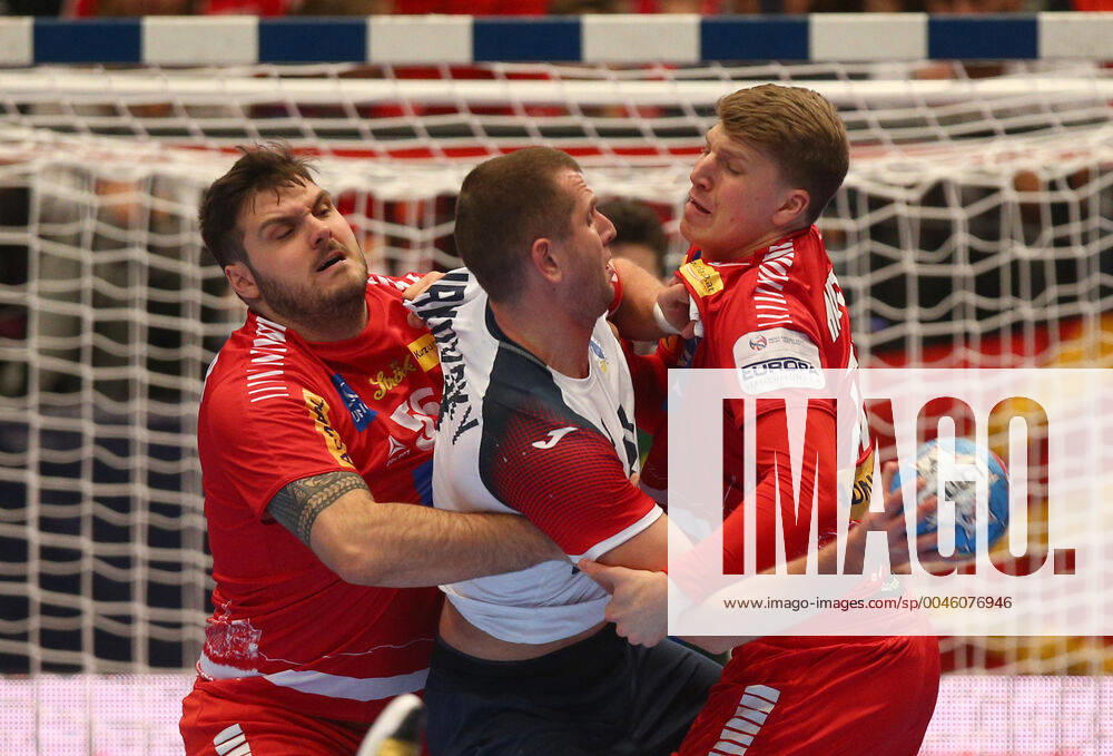 HANDBALL - EHF EURO 2020, AUT vs UKR VIENNA,AUSTRIA,12.JAN.20 - HANDBALL - EHF European Men s Handball Championship 2020, group stage, Austria vs Ukraine. Image shows Tobias Wagner (AUT), Pavlo Gurkovsky (UKR) and Lukas Hutecek (AUT). GEPAxpictures xChristianxOrt