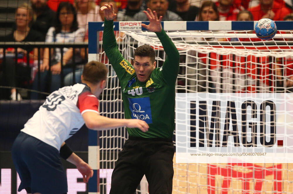 HANDBALL - EHF EURO 2020, AUT vs UKR VIENNA,AUSTRIA,12.JAN.20 - HANDBALL - EHF European Men s Handball Championship 2020, group stage, Austria vs Ukraine. Image shows Thomas Eichberger (AUT) and Artem Kozakevych (UKR). GEPAxpictures xChristianxOrt