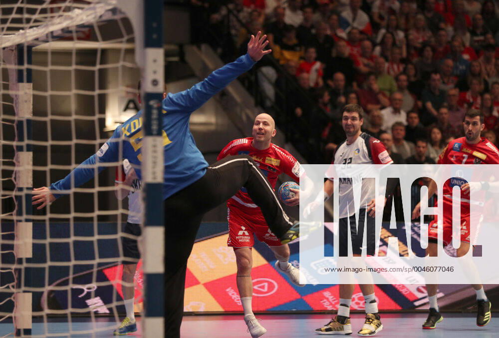 HANDBALL - EHF EURO 2020, AUT vs UKR VIENNA,AUSTRIA,12.JAN.20 - HANDBALL - EHF European Men s Handball Championship 2020, group stage, Austria vs Ukraine. Image shows Robert Weber (AUT), Vladyslav Ostroushko (UKR), Janko Bozovic (AUT) and Gennadiy Komok (UKR). GEPAxpictures xChristianxOrt