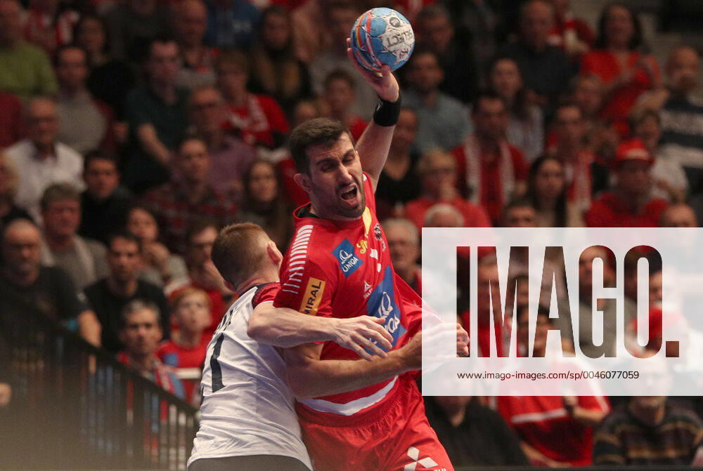 HANDBALL - EHF EURO 2020, AUT vs UKR VIENNA,AUSTRIA,12.JAN.20 - HANDBALL - EHF European Men s Handball Championship 2020, group stage, Austria vs Ukraine. Image shows Janko Bozovic (AUT) and Ievgen Zhuk (UKR). GEPAxpictures xChristianxOrt