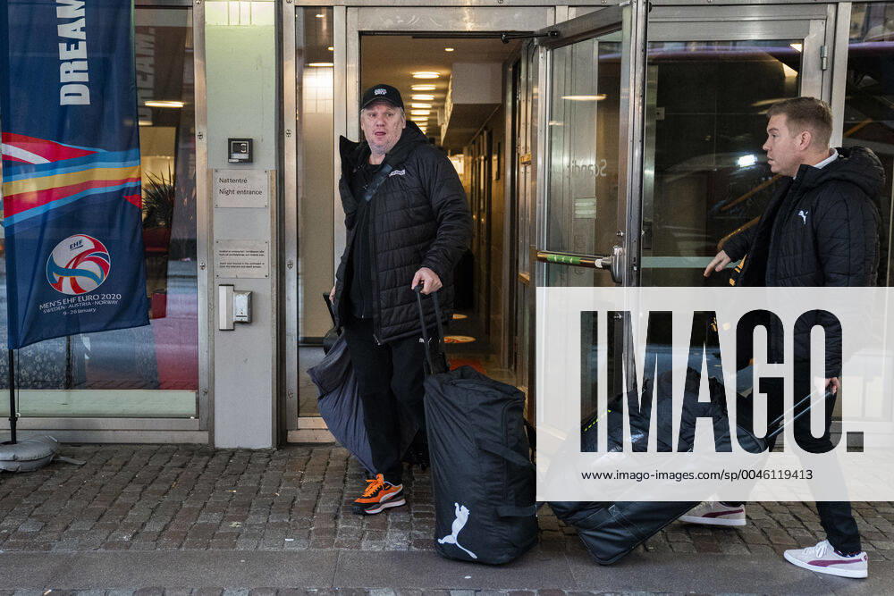 Handball EM, Abreise Nationalteam Dänemark Haandboldherrelandsholdet forlader deres hotel Scandic St. Jörgen i Malmoe torsdag den 16. januar 2020.De danske haandboldherrer er ude af EM, som endte for dem onsdag efter tre kampe i det indledende gruppespil. , Copenhagen Denmark
