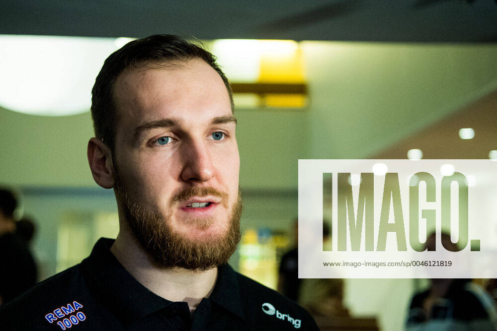 Christian O Sullivan is interviewed by the media during a press meeting with Norway during the EHF European Handball Championship on January 16, 2020 in Malmö. Photo: Ludvig Thunman BILDBYRAN kod LT 35703 bbeng ehf euro 2020 em 2020 european men?s handball championship 2020 handball handboll handbolls-em 2020 handball handball-em 2020 norway norge pressträff press meeting