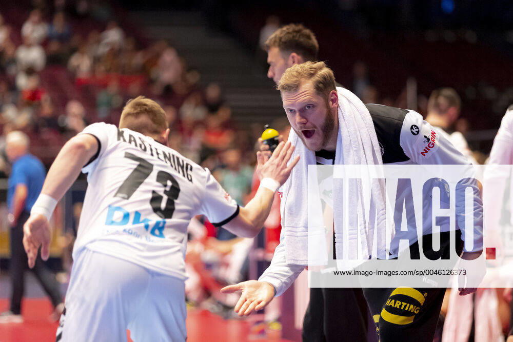 Timo Kastening (Nr. 73, Deutschland) und Johannes Bitter (Nr. 1, Deutschland) freuen sich jubeln. Belarus vs. Deutschland, Handball, Hauptrunde, EHF Euro 2020, 16.01.20 Wien Wien Oesterreich