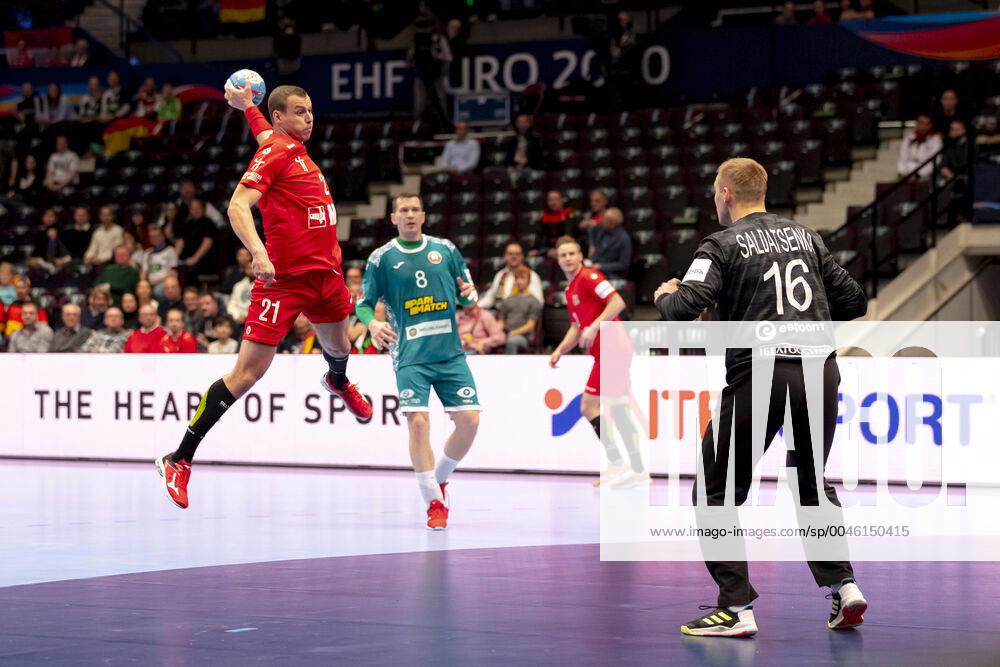 Tomas Cip (Nr. 21, Tschechien) gegen Viachaslau Saldatsenka (Nr. 16, Belarus). Belarus vs. Tschechien, Handball, Hauptrunde, EHF Euro 2020, 18.01.20 Wien Wien Oesterreich