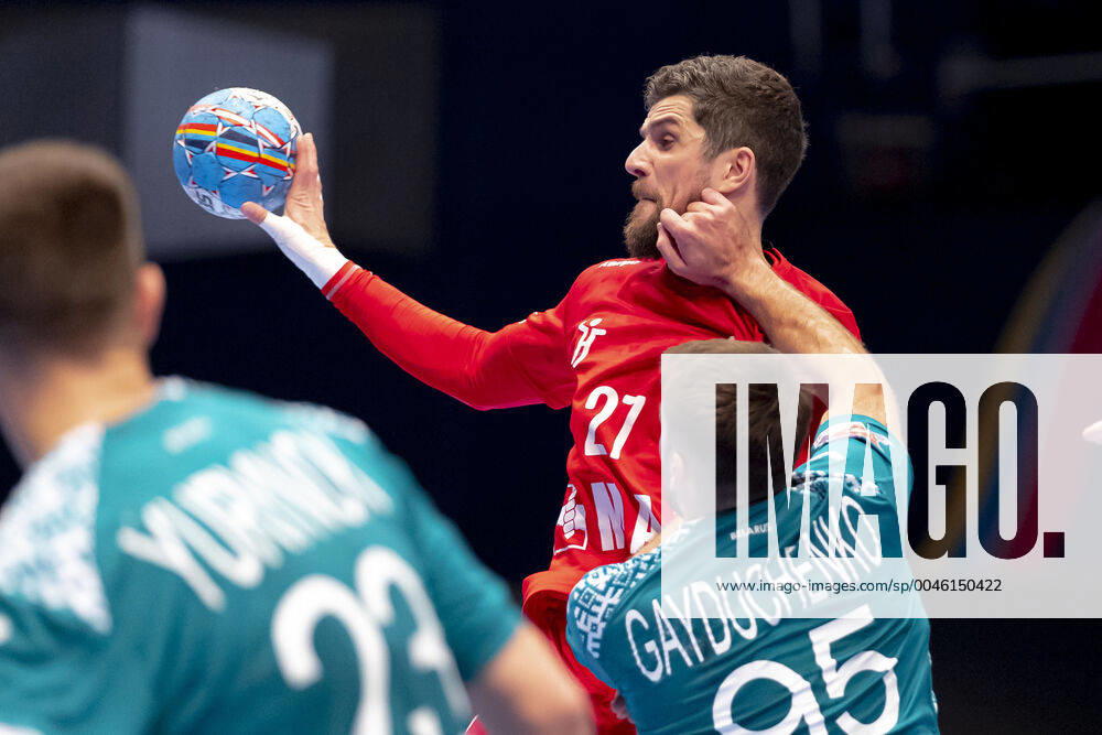 Ondrej Zdrahala (Nr. 27, Tschechien) gegen Vadim Gayduchenko (Nr. 95, Belarus). Belarus vs. Tschechien, Handball, Hauptrunde, EHF Euro 2020, 18.01.20 Wien Wien Oesterreich