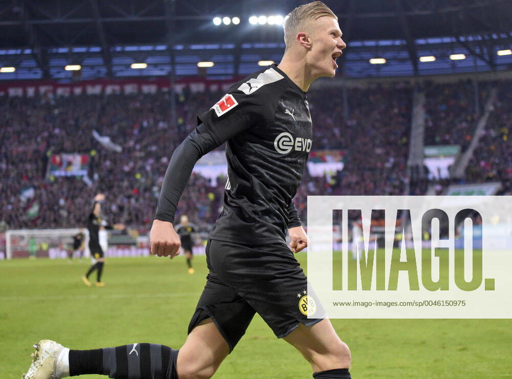 Fussball 1. Bundesliga 2019 2020, 18. Spieltag, FC Augsburg - Borussia Dortmund, in der WWK-Arena Augsburg. Erling Haaland (Dortmund) jubelt