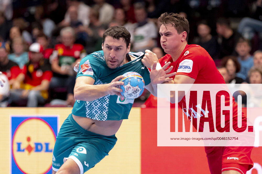 Barys Pukhouski (Nr. 10, Belarus) gegen Stanislav Kasparek (Nr. 17, Tschechien). Belarus vs. Tschechien, Handball, Hauptrunde, EHF Euro 2020, 18.01.20 Wien Wien Oesterreich
