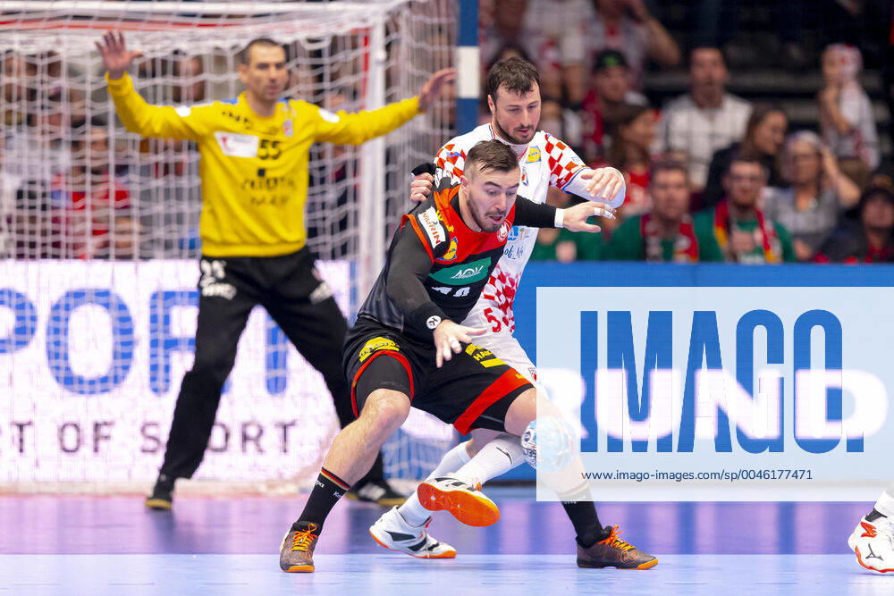 Jannik Kohlbacher (Nr. 48, Deutschland) gegen Domagoj Duvnjak (Nr. 5, Kroatien). Kroatien vs. Deutschland, Handball, Hauptrunde, EHF Euro 2020, 18.01.20 Wien Wien Oesterreich