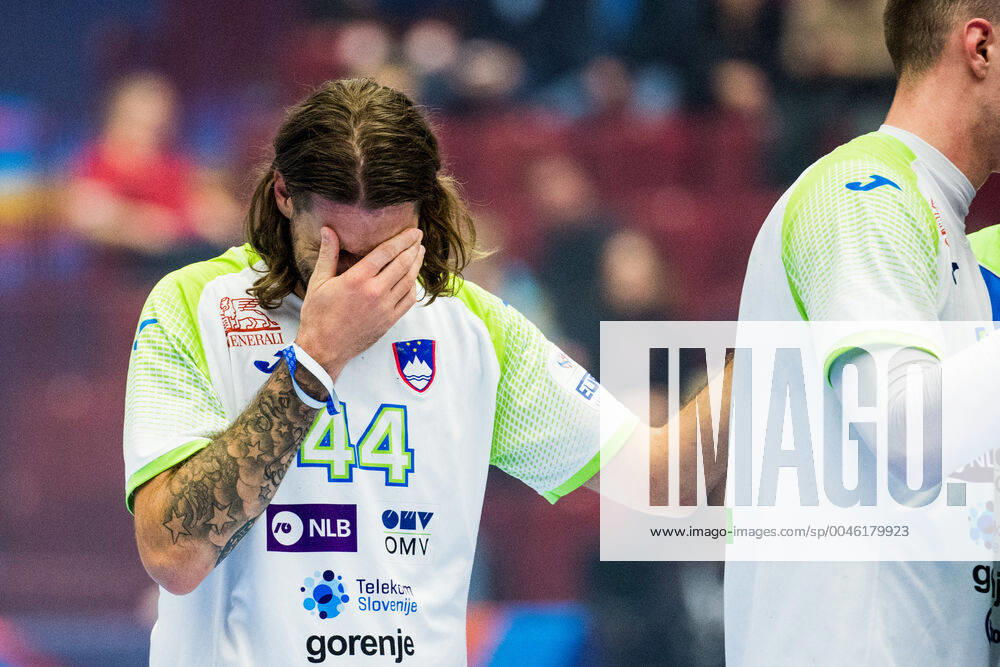 Dean Bombac of Slovenia looks dejected after the EHF European Handball Championship match between Slovenia and Hungary on January 19, 2020 in Malmö. Photo: Ludvig Thunman BILDBYRAN kod LT 35712 bbeng ehf euro 2020 em 2020 european men?s handball championship 2020 handball handboll handbolls-em 2020 handball handball-em 2020 slovenia slovakien hungary ungern depp dejection