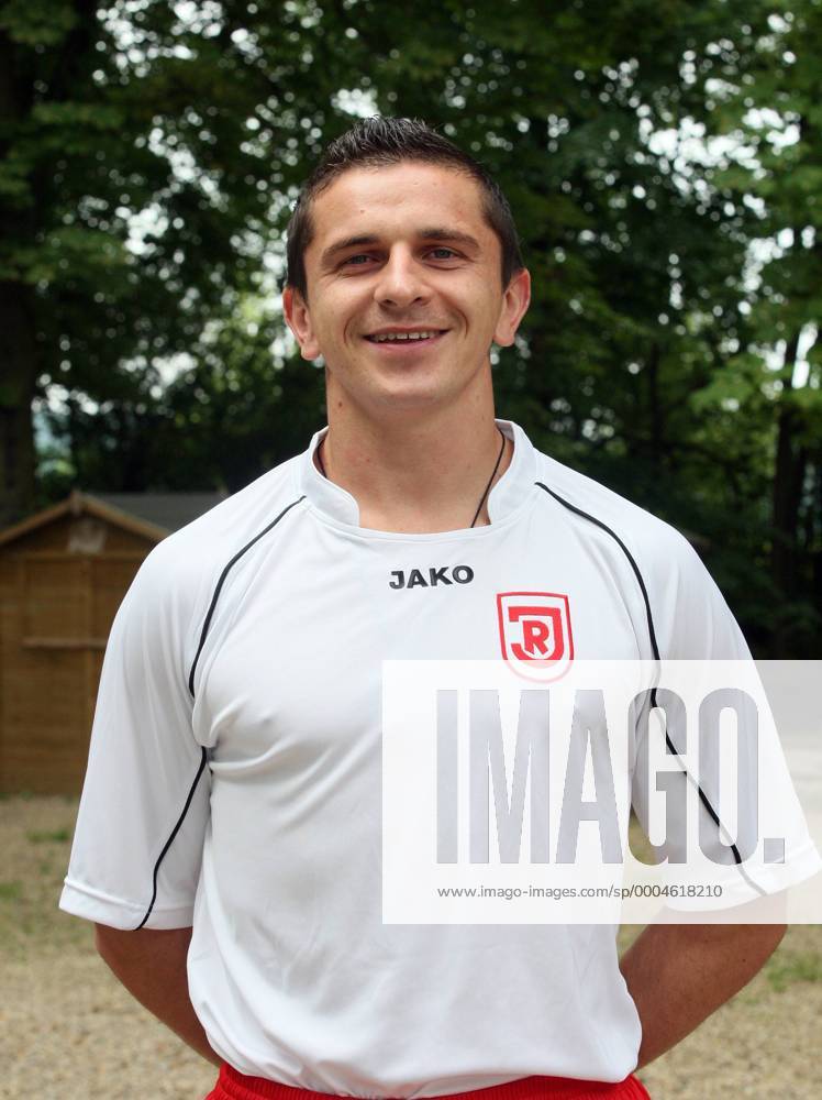 Mersad Selimbegovic (SSV Jahn Regensburg) Fußball Herren 3. Liga 2009 2010, Präsentation, Pressetermin, Porträttermin Porträt Regensburg